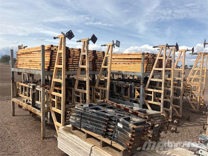 Bil-Jax/Mason Jax Crank Up Masonry Scaffolding معدات سقالات