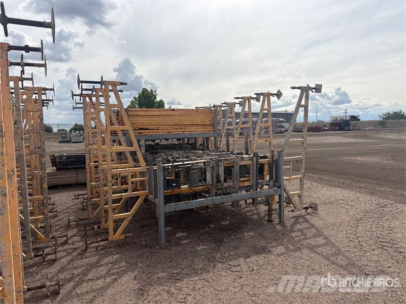 Bil-Jax/Mason Jax Crank Up Masonry Scaffolding معدات سقالات
