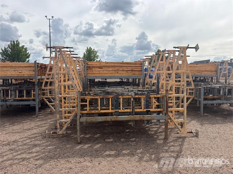 Bil-Jax/Mason Jax Crank Up Masonry Scaffolding معدات سقالات