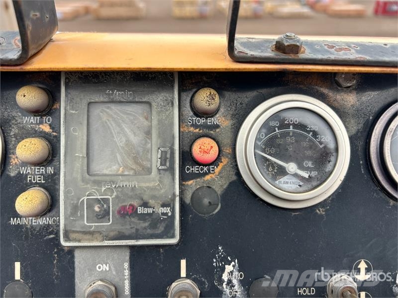 Blaw-Knox PF-5510 Track Asphalt Paver Машини за асфалт