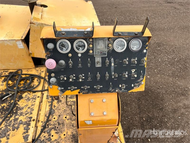 Blaw-Knox PF-5510 Track Asphalt Paver Машини за асфалт
