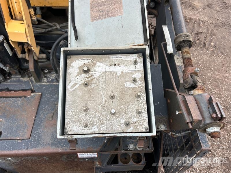 Blaw-Knox PF-5510 Track Asphalt Paver Машини за асфалт