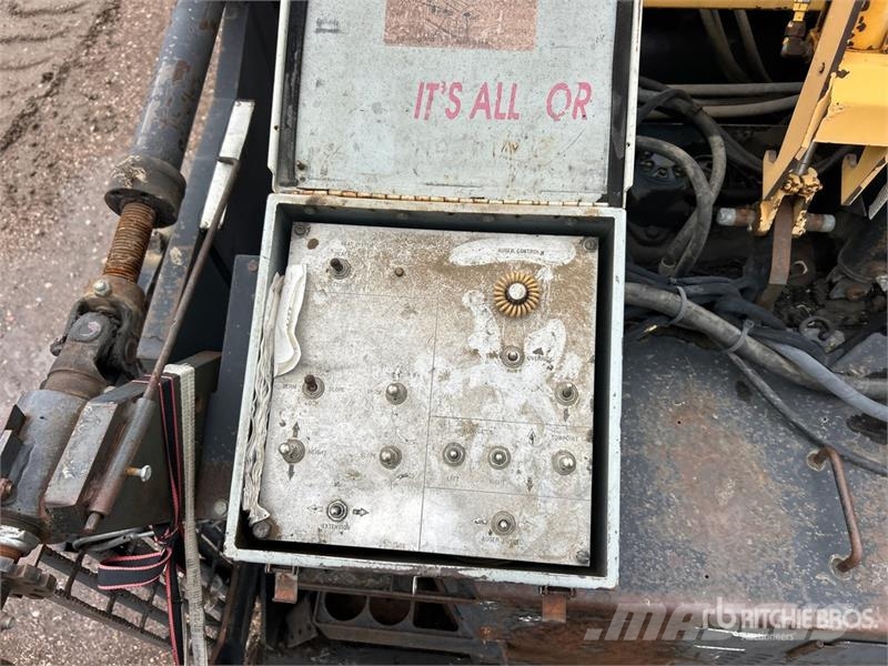 Blaw-Knox PF-5510 Track Asphalt Paver Машини за асфалт