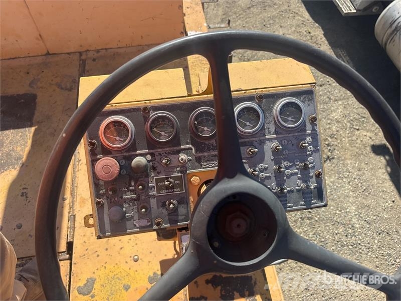 Blaw-Knox PF3200 Wheel Asphalt Paver Finisseur