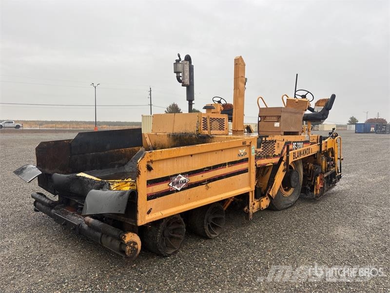 Blaw-Knox PF3200 Wheel Asphalt Paver Aszfalt terítõ gépek