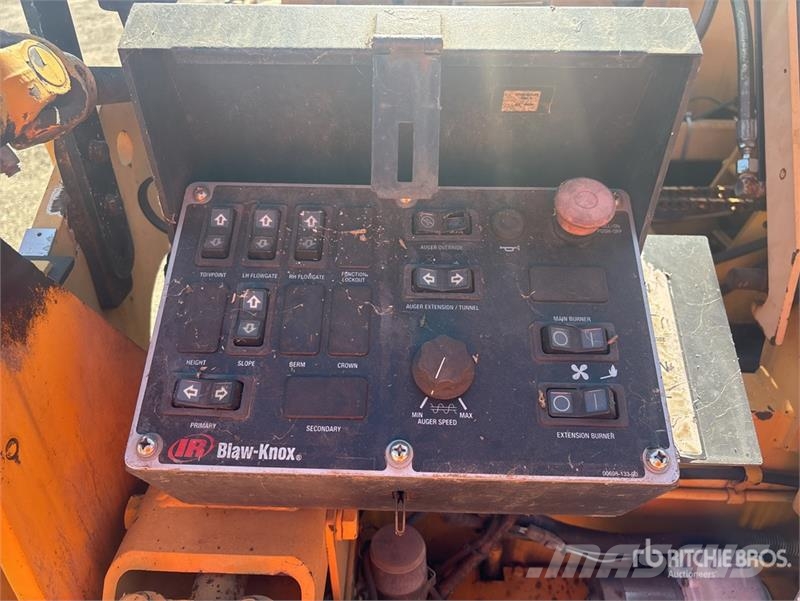 Blaw-Knox PF3200 Wheel Asphalt Paver Finisseur