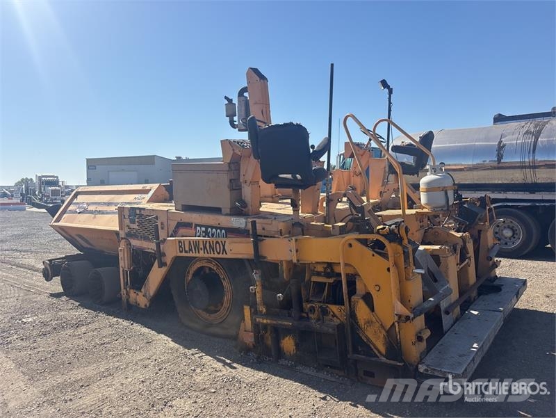 Blaw-Knox PF3200 Wheel Asphalt Paver Finisseur