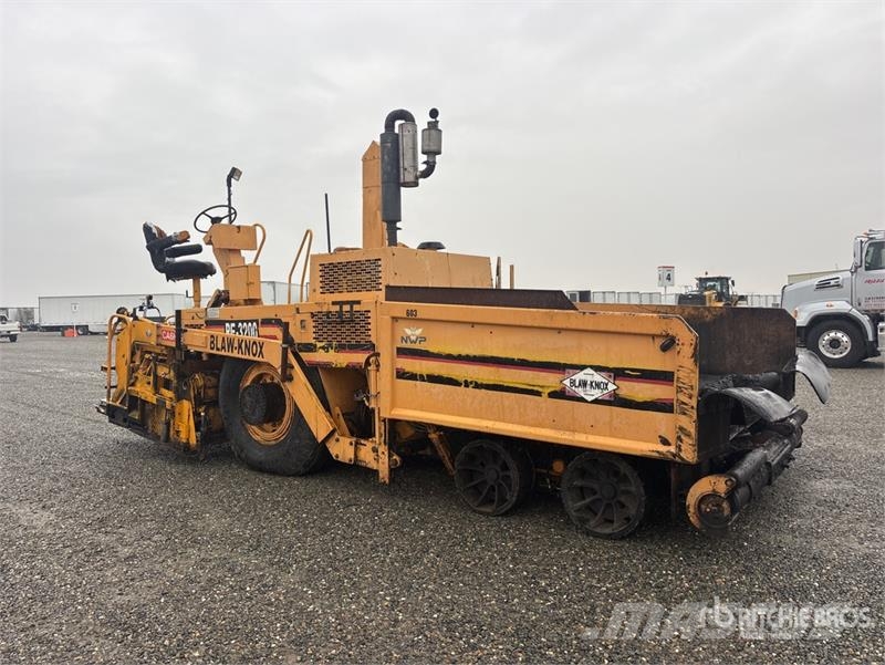 Blaw-Knox PF3200 Wheel Asphalt Paver Aszfalt terítõ gépek