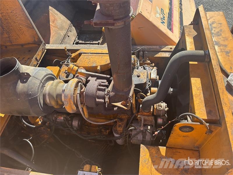 Blaw-Knox PF3200 Wheel Asphalt Paver Finisseur