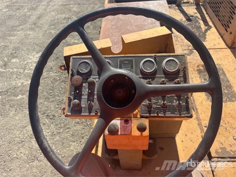 Blaw-Knox PF3200 Wheel Asphalt Paver Finisseur