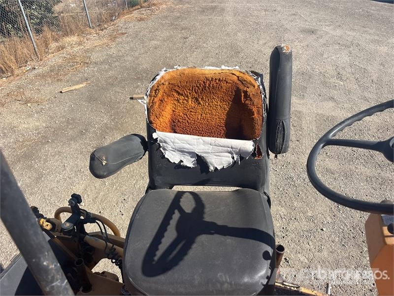 Blaw-Knox PF3200 Wheel Asphalt Paver Finisseur
