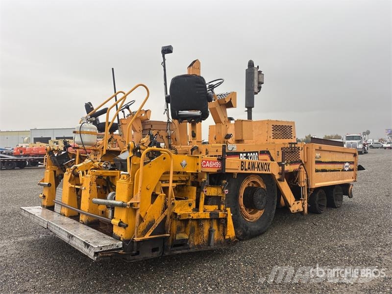 Blaw-Knox PF3200 Wheel Asphalt Paver Aszfalt terítõ gépek