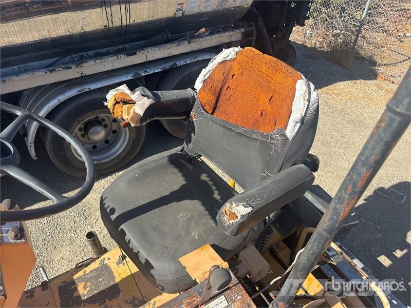 Blaw-Knox PF3200 Wheel Asphalt Paver Finisseur