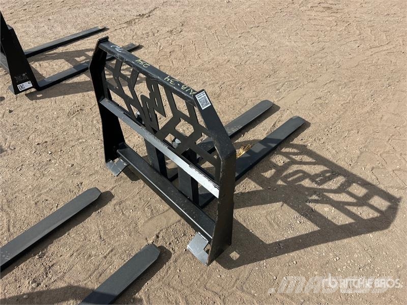 Blue Diamond 114008-26 42 in Mini Skid Steer Forks (Unused) 叉
