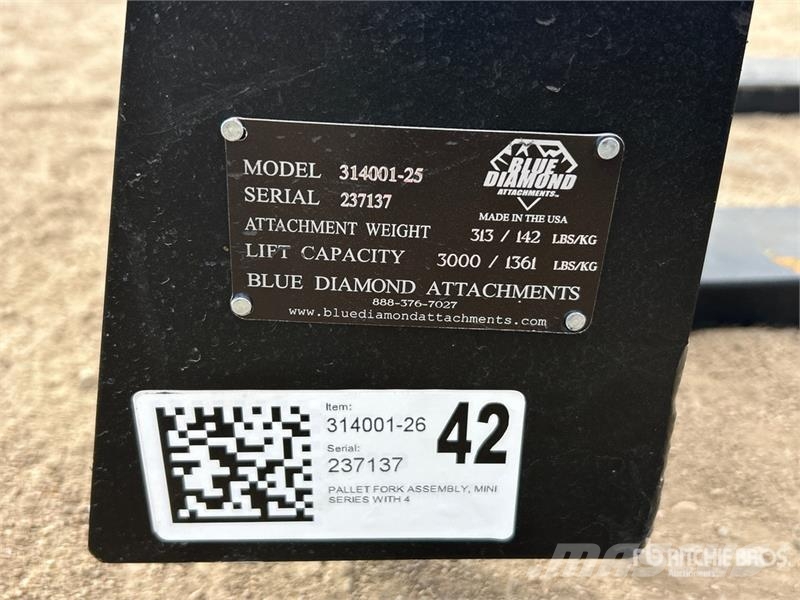 Blue Diamond 314001-25 42 in Mini Skid Steer Forks (Unused) 叉