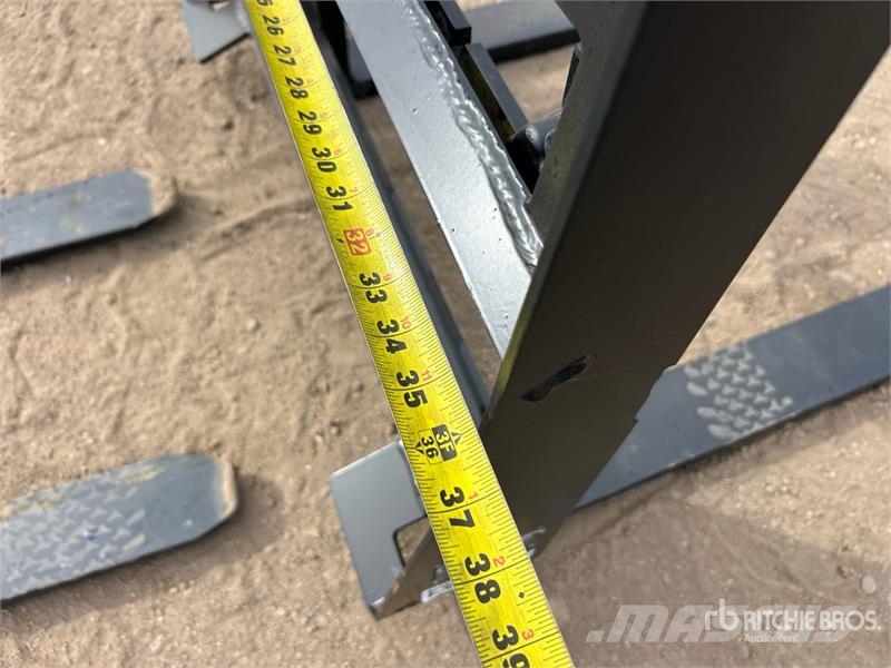 Blue Diamond 42 in Mini Skid Steer Forks (Unused) フォーク