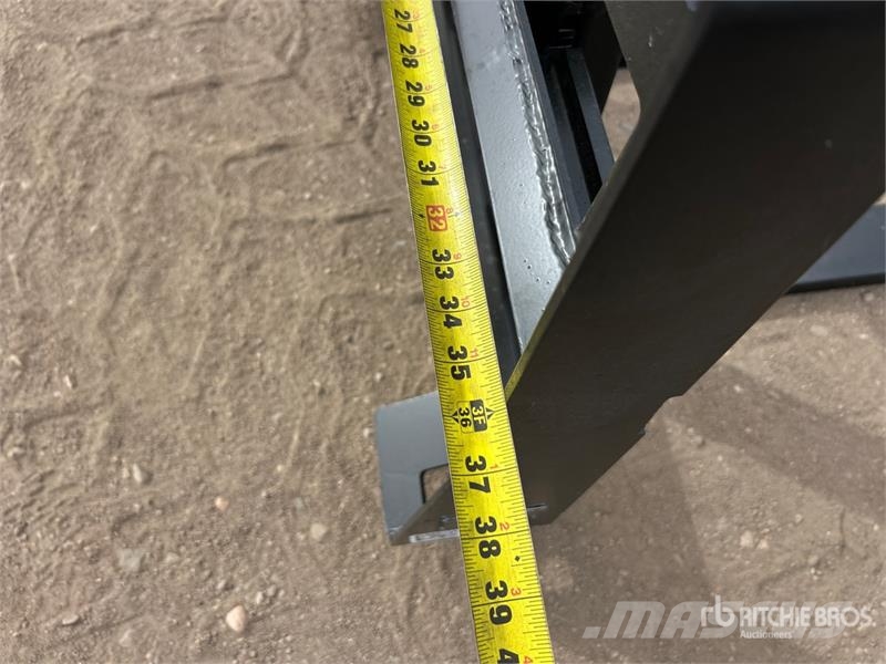 Blue Diamond 42 in Mini Skid Steer Forks (Unused) フォーク