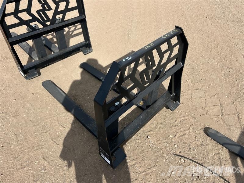Blue Diamond 42 in Mini Skid Steer Forks (Unused) フォーク