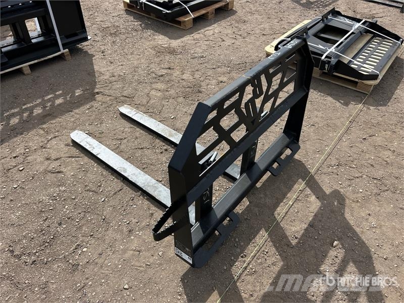 Blue Diamond 48 in Skid Steer Forks (Unused) フォーク
