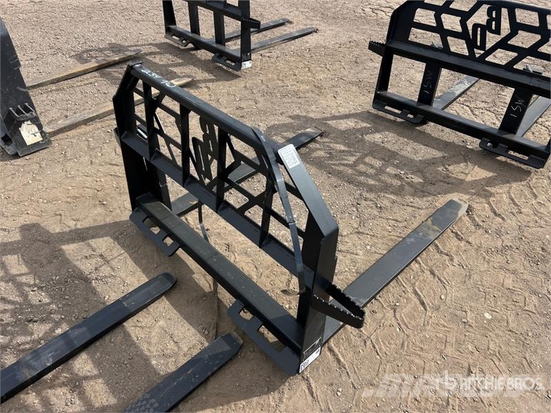 Blue Diamond 48 in Skid Steer Forks (Unused) フォーク