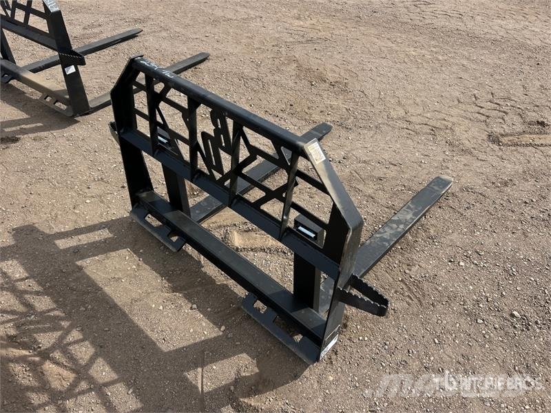 Blue Diamond 48 in Skid Steer Forks (Unused) フォーク