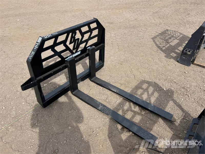 Blue Diamond 48 in Skid Steer Forks (Unused) フォーク