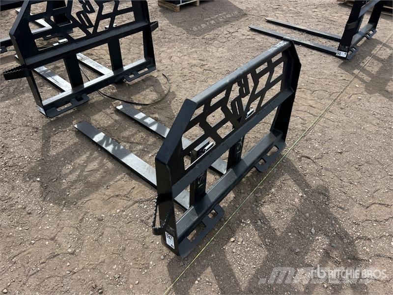 Blue Diamond 48 in Skid Steer Forks (Unused) フォーク