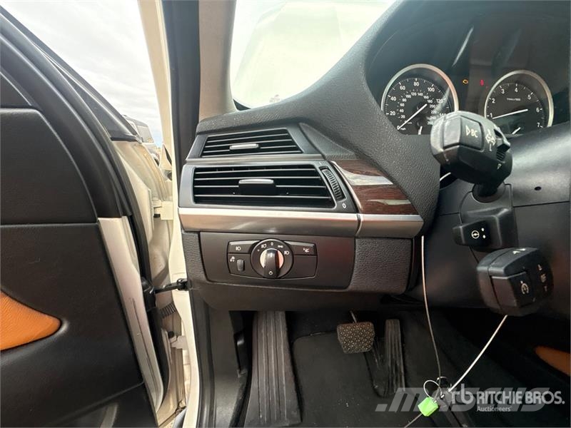 BMW X6 X Drive 50 I AWD SUV Automobily