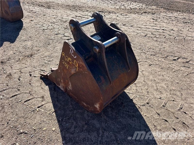 Bobcat 24 in Digging Excavator Bucket Kauhat