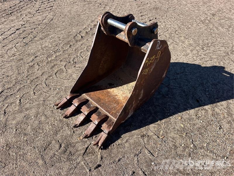 Bobcat 24 in Digging Excavator Bucket Kauhat
