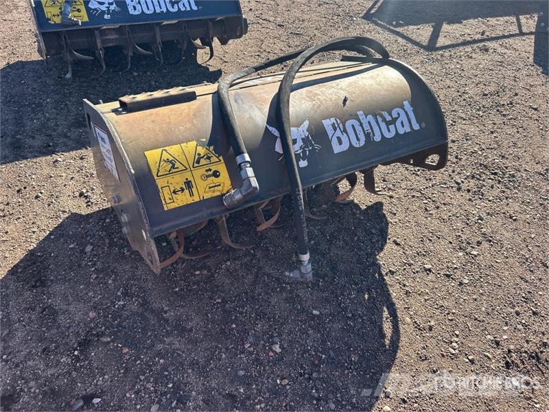 Bobcat 40 in Mini Skid Steer Tiller 動力耙和旋轉式耕耘機