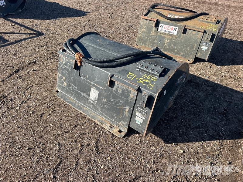 Bobcat 40 in Mini Skid Steer Tiller 動力耙和旋轉式耕耘機