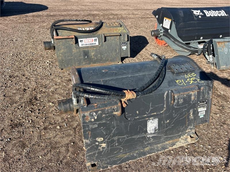 Bobcat 40 in Mini Skid Steer Tiller 動力耙和旋轉式耕耘機