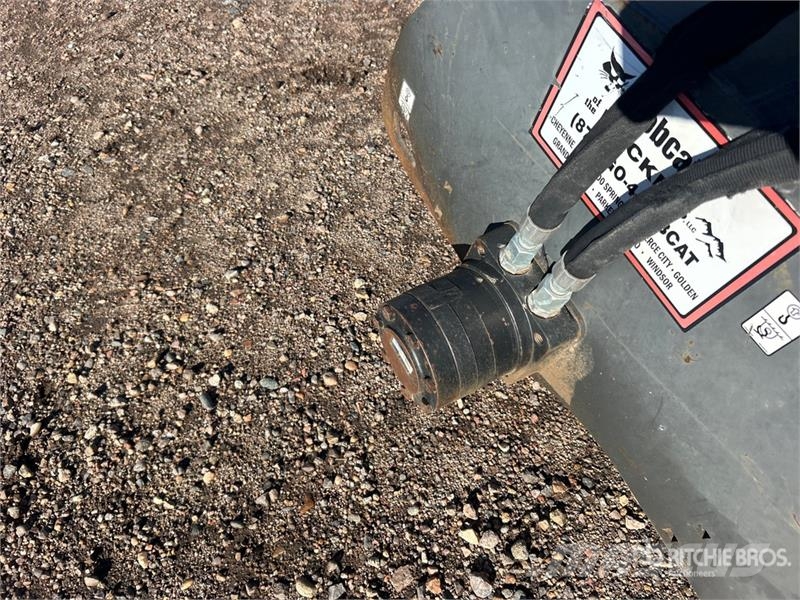Bobcat 40 in Skid Steer Tiller Rotační brány a půdní frézy