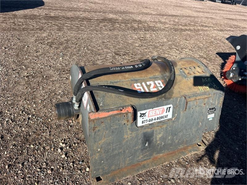 Bobcat 40 in Skid Steer Tiller Rotační brány a půdní frézy