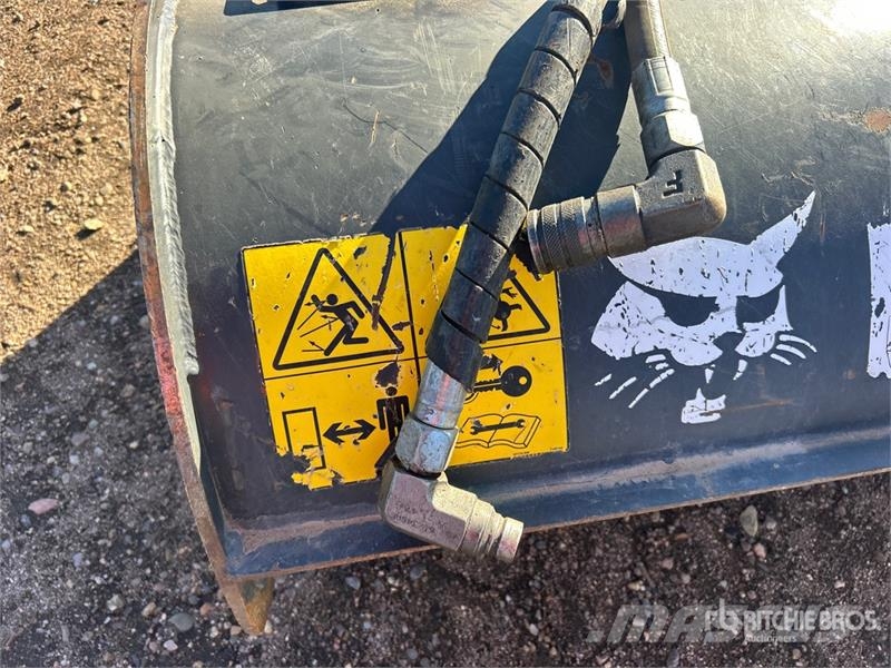 Bobcat 40 in Skid Steer Tiller Rotační brány a půdní frézy