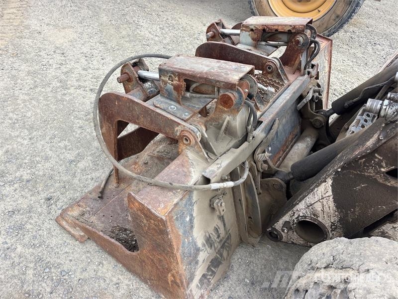Bobcat 78 in Skid Steer Grapple Bucket Cupa