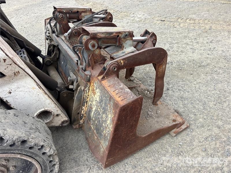 Bobcat 78 in Skid Steer Grapple Bucket Cupa