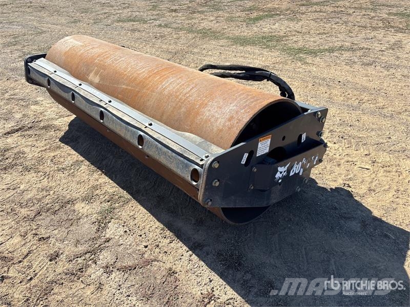 Bobcat 80 in Skid Steer Vibratory Roller Walzen