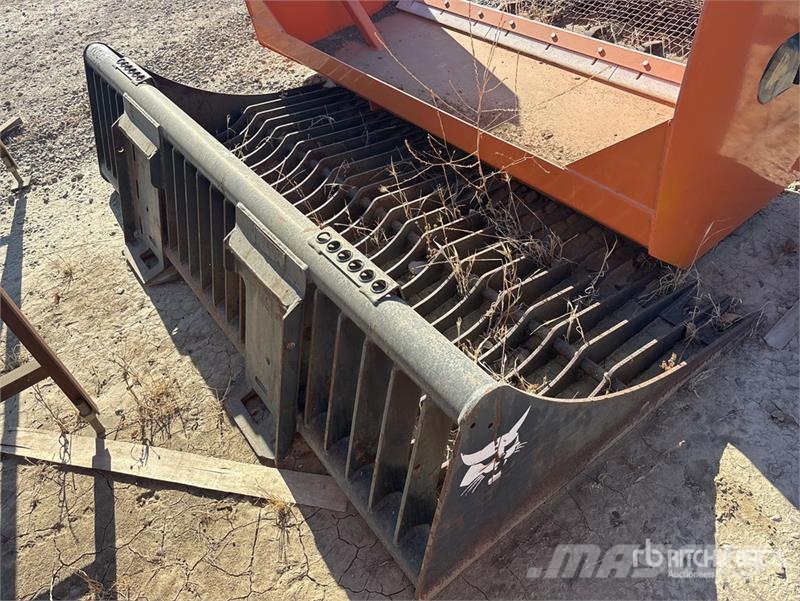 Bobcat 81 in Skeleton Skid Steer Bucket Skovle