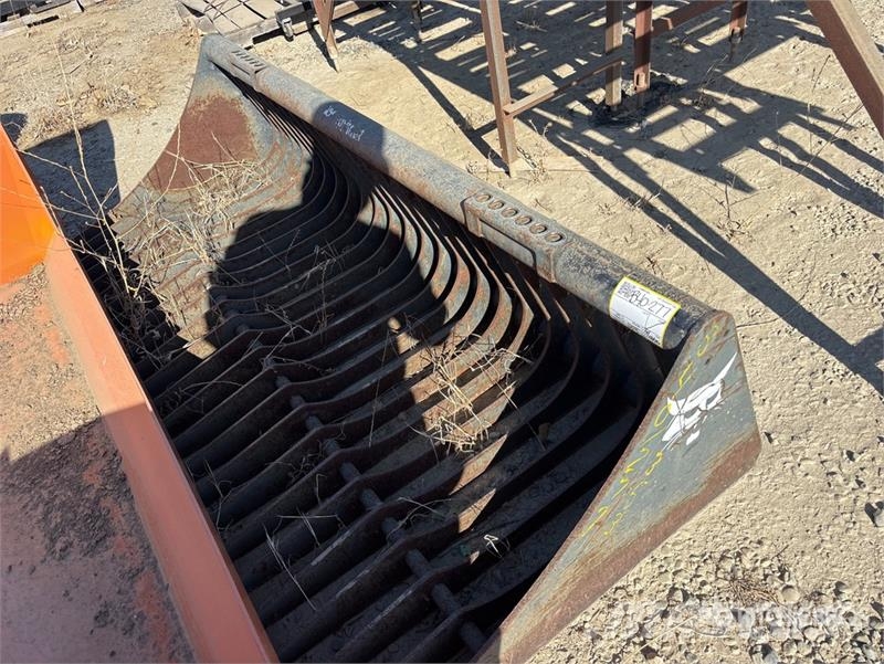 Bobcat 81 in Skeleton Skid Steer Bucket Skovle