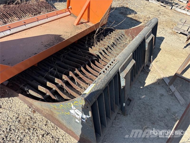 Bobcat 81 in Skeleton Skid Steer Bucket Skovle