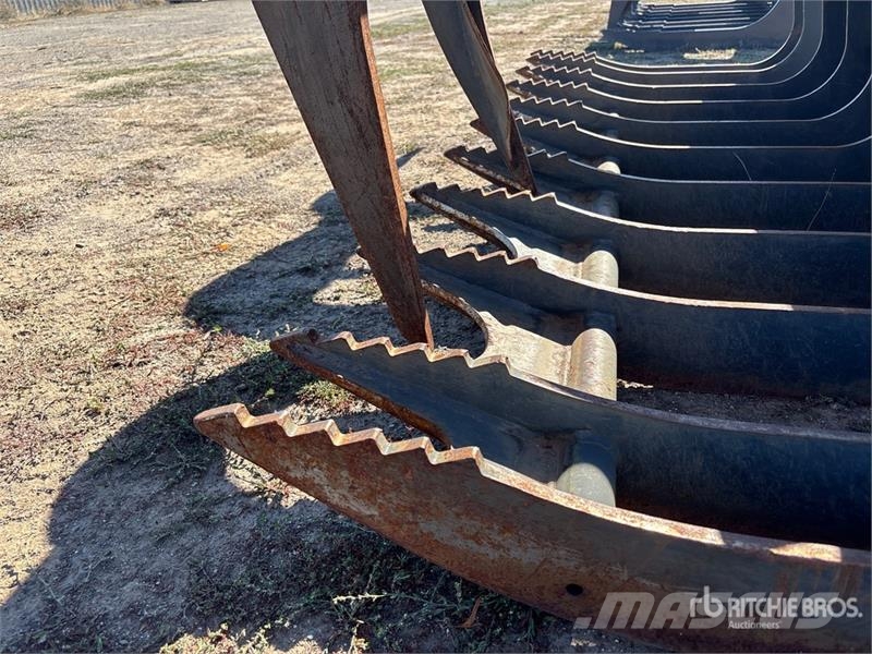 Bobcat 82 in Skeleton Skid Steer Grapple Bucket - Fits Bo Grabeži