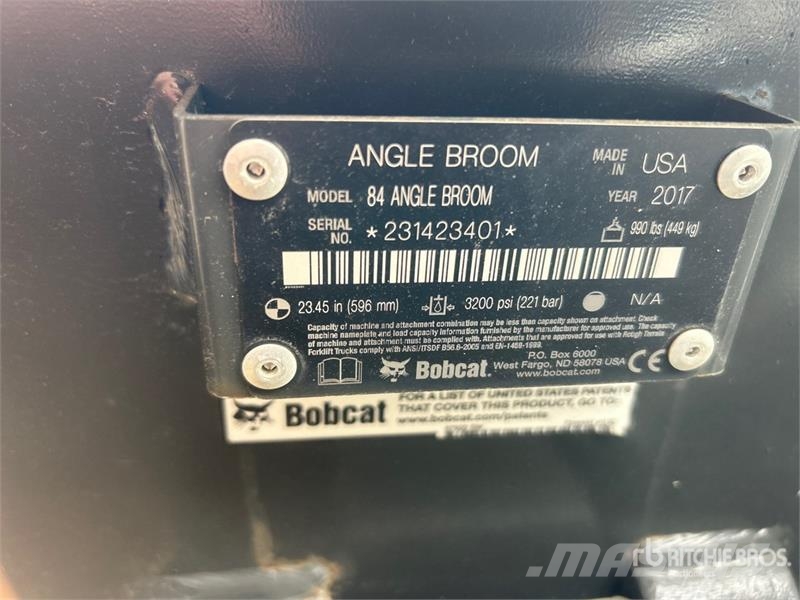 Bobcat 84 Angle 84 in Skid Steer Broom 브러쉬