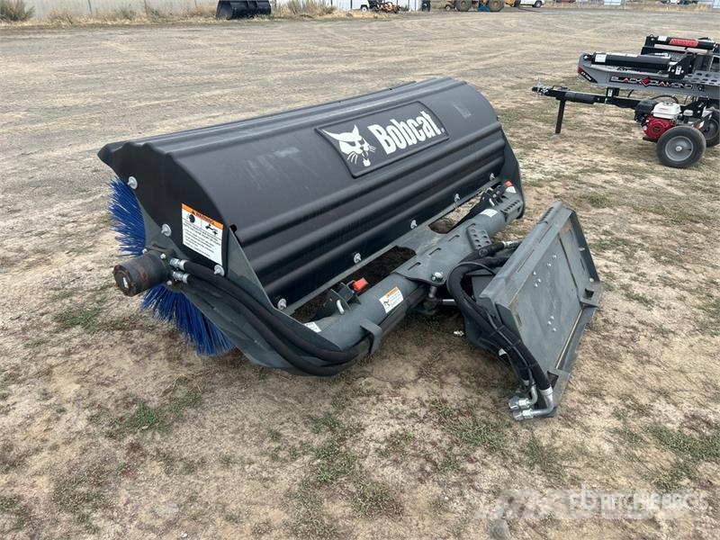 Bobcat 84 Angle 84 in Skid Steer Broom 브러쉬