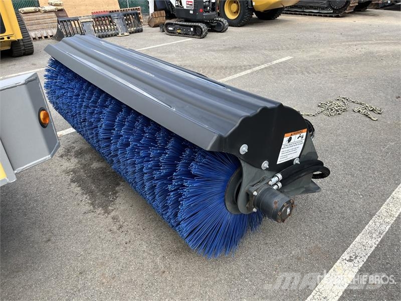 Bobcat 84 Angle Skid Steer Broom Zametací kartáče