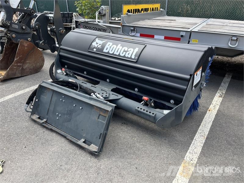 Bobcat 84 Angle Skid Steer Broom Zametací kartáče