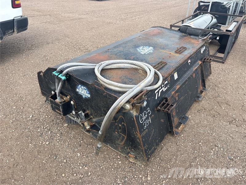 Bobcat 84 in Skid Steer Sweeper Навесные щетки