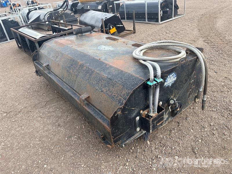 Bobcat 84 in Sweeper Attachment فرش