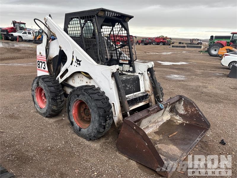 Bobcat 873 لوادر انزلاقية التوجيه